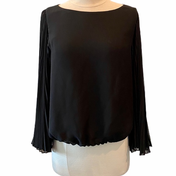 VINCE CAMUTO Pleated Bell Sleeve Blouse - Picture 3 of 7